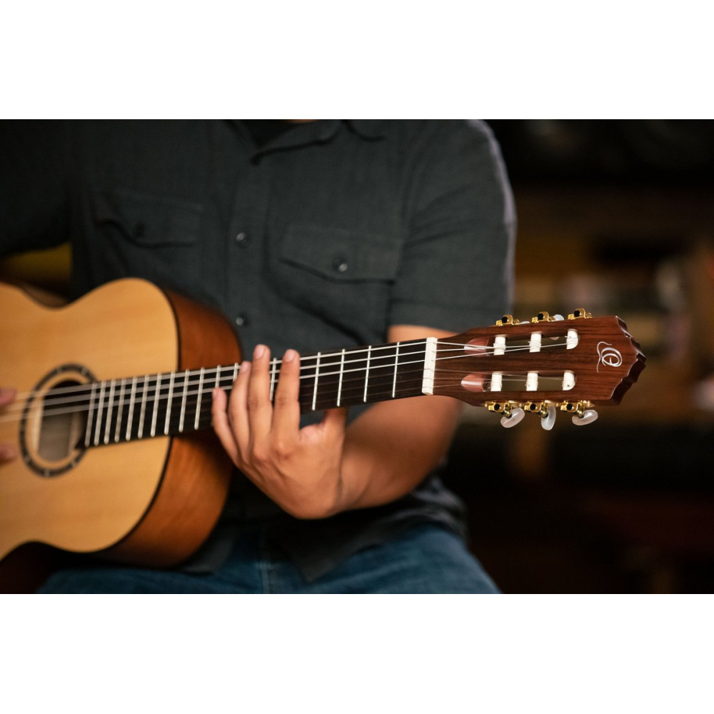 Ortega R55DLX Student Series Pro DeLuxe 4/4 Classical Guitar 6 String - Solid Spruce / Catalpa Natural