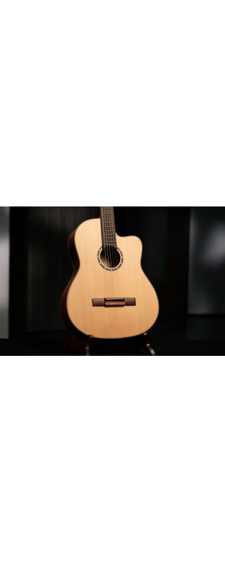 Ortega RCE125SN Family Series 4/4 Classical Slim Neck Guitar 6 String - Spruce / Mahogany Natural + Gig Bag