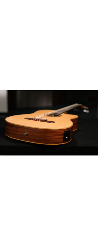 Ortega RCE125SN Family Series 4/4 Classical Slim Neck Guitar 6 String - Spruce / Mahogany Natural + Gig Bag