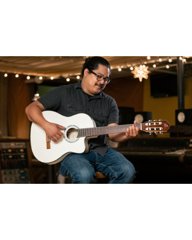 Ortega RCE145WH Family Series Pro 4/4 Classical Guitar 6 String - Solid Spruce / Mahogany White + Bag