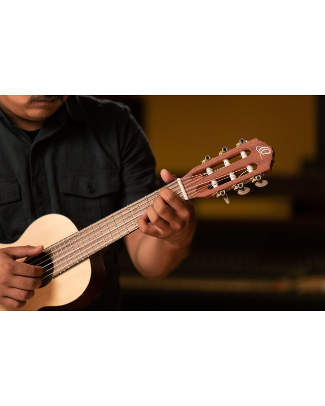 Ortega RGL5 Mini Travel Series 1/8 Guitar 6-String - Natural