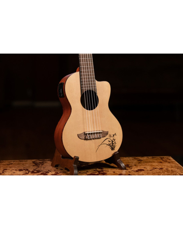 Ortega RGL5CE Mini Travel Series 1/8 Guitar 6-String - Natural