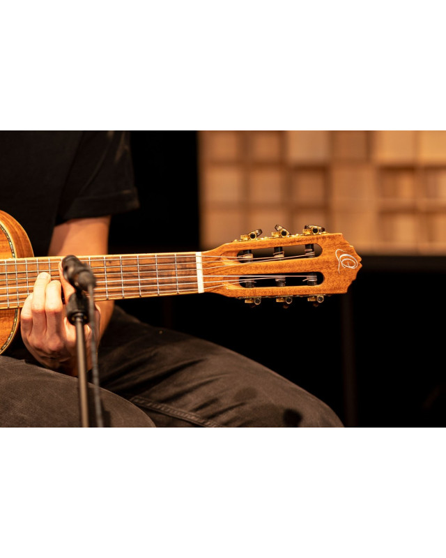 Ortega RGLE18ACA Mini Travel Series 1/8 Guitar 6-String - Natural + Gig Bag