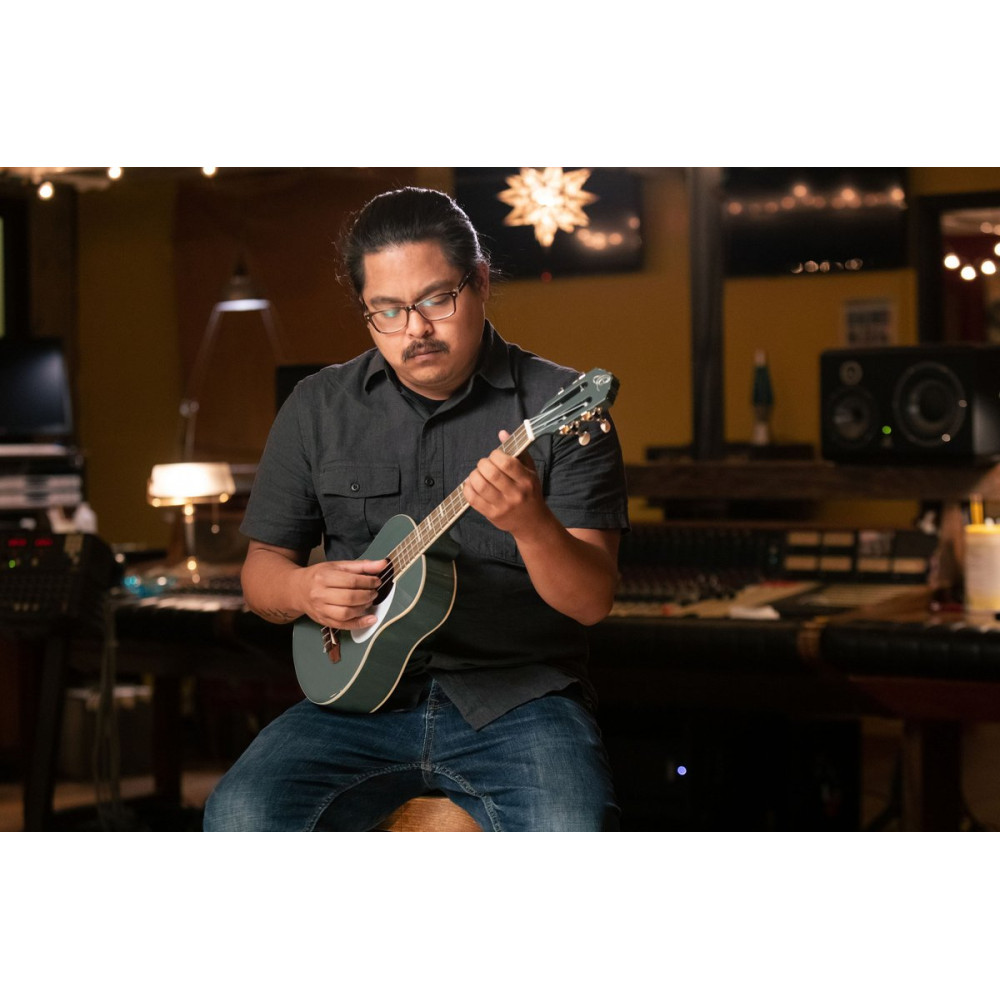 Ortega RUGA-PLT Gaucho Series Ukulele 4 String - Platinum Grey + Bag
