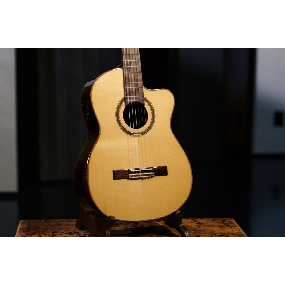 Ortega STRIPEDSU.C/E The Privat Room 4/4 Classical Guitar 6-string - Natural + Gig Bag