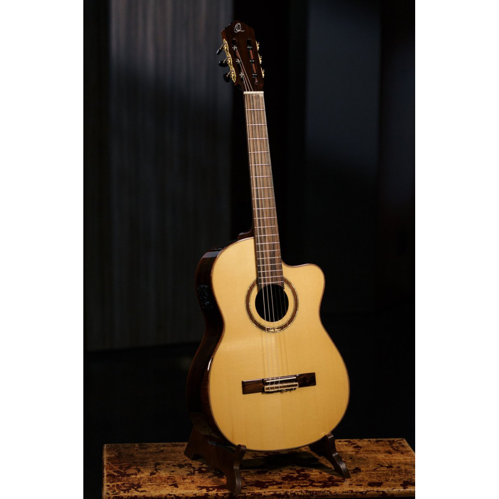 Ortega STRIPEDSU.C/E The Privat Room 4/4 Classical Guitar 6-string - Natural + Gig Bag
