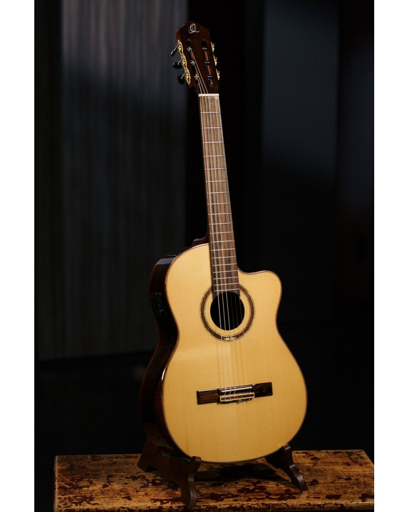 Ortega STRIPEDSU.C/E The Privat Room 4/4 Classical Guitar 6-string - Natural + Gig Bag
